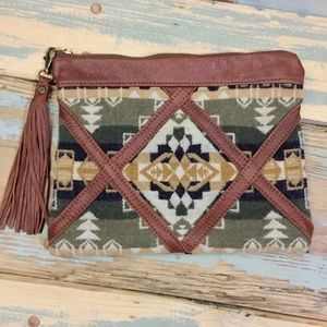 🌵Flawless Pendleton Wool & Leather Clutch